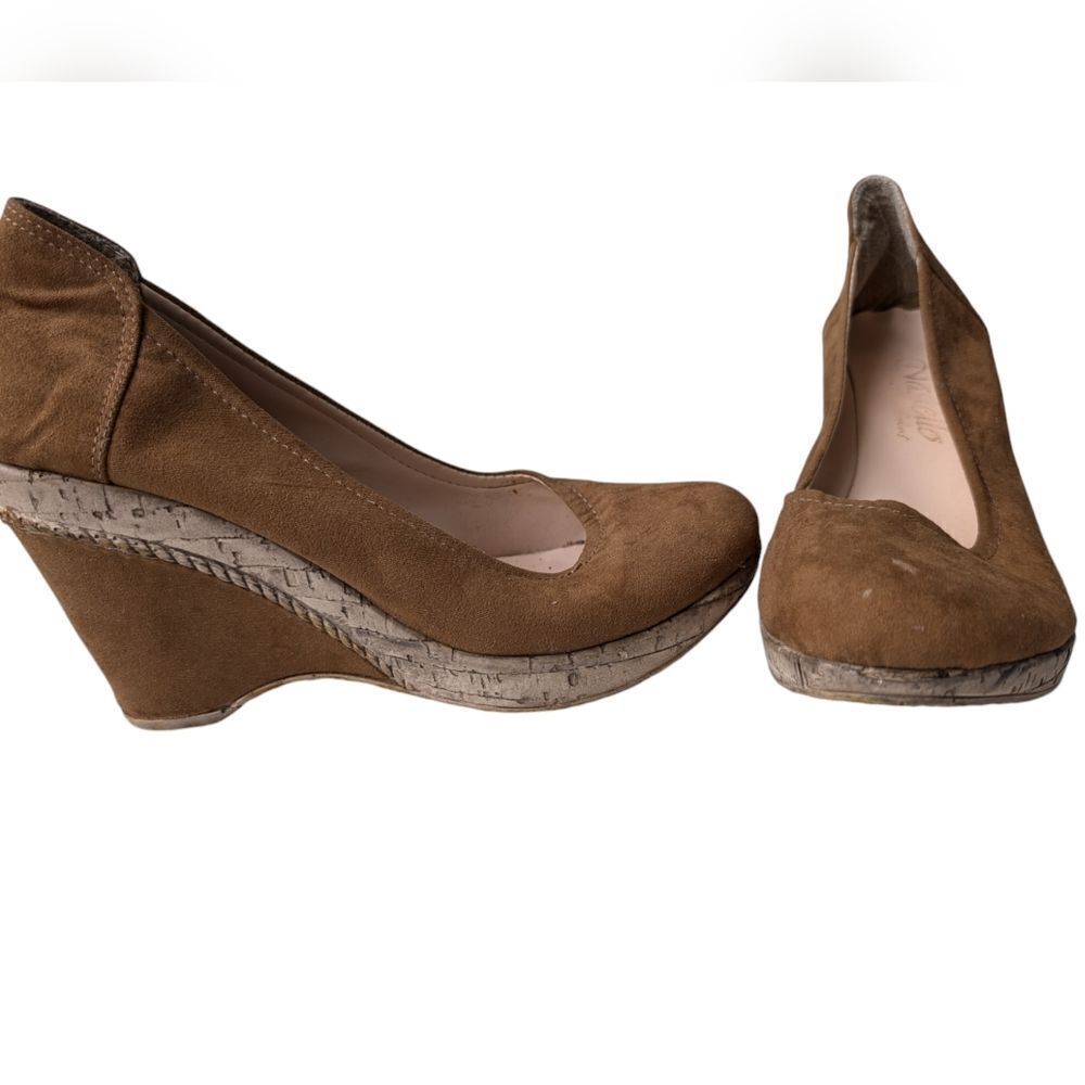 Vintage nude Hastello faux suede tan platform pumps size 7